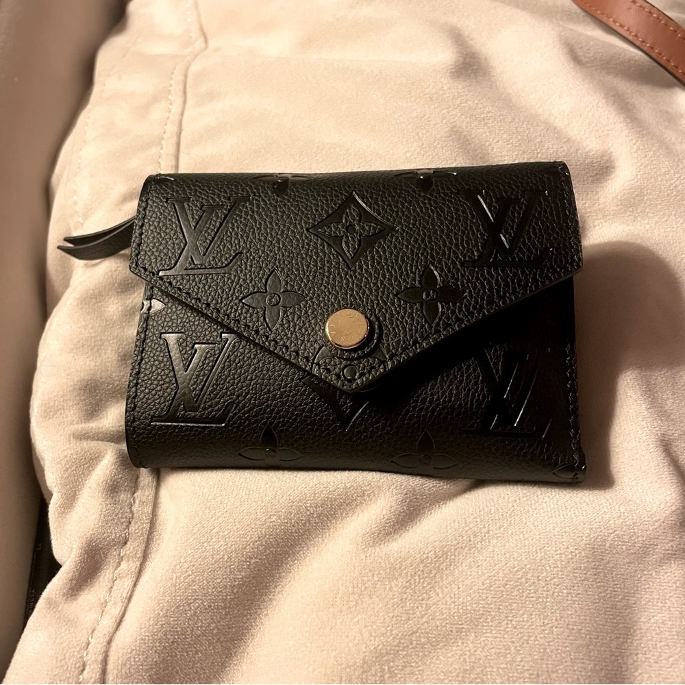 LOUIS VUITTON VICTORINE WALLET 🤍